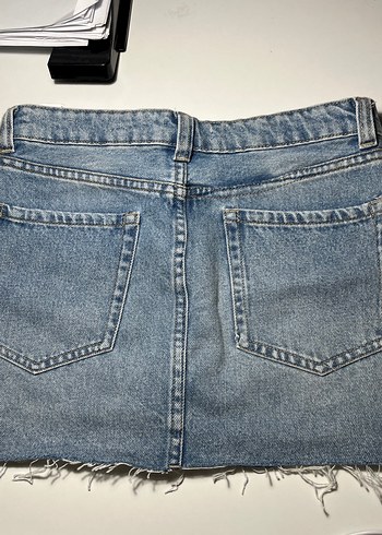 Zincir Detaylı Açık Mavi Mini Denim Etek - Görsel 5