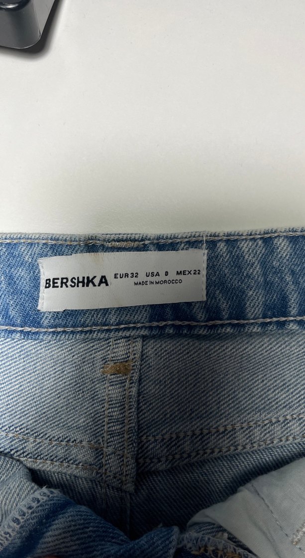 Zincir Detaylı Açık Mavi Mini Denim Etek - Görsel 4