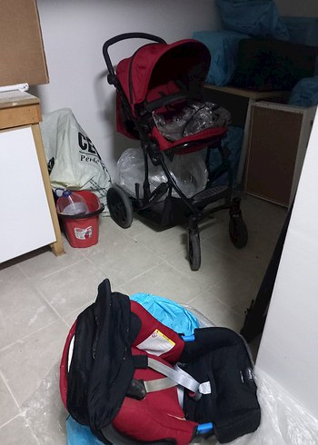 Kırmızı Bebek Arabası ve Taşıma Koltuğu - Görsel 3