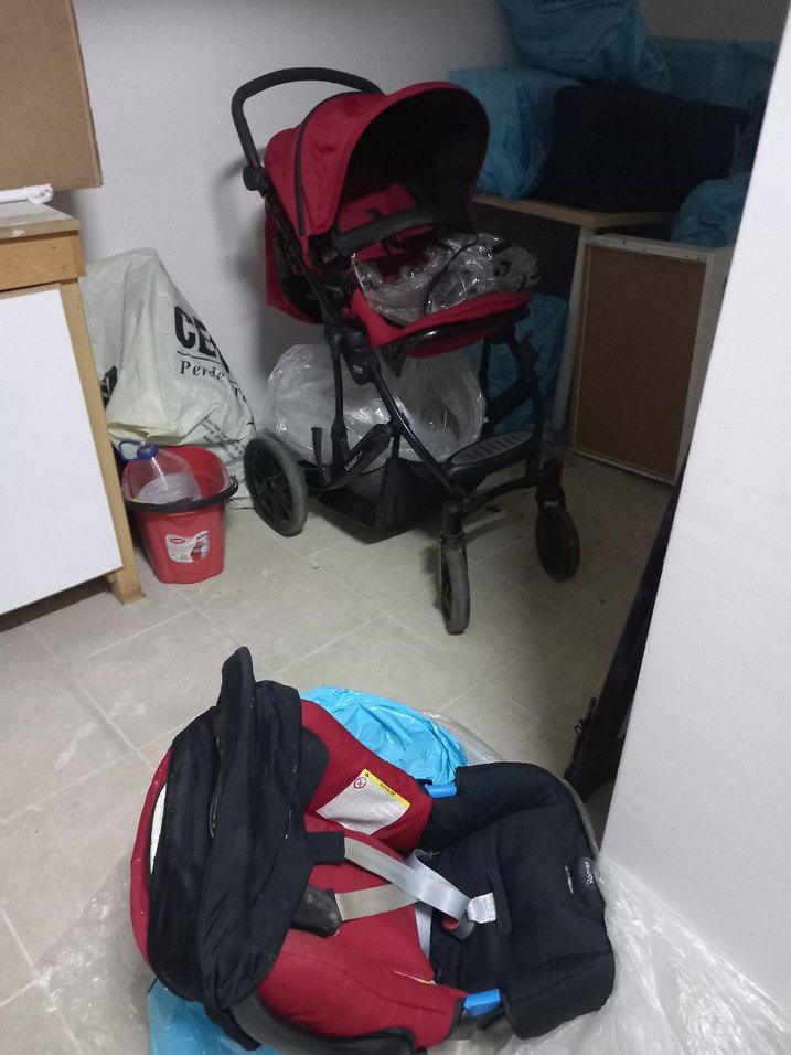 Kırmızı Bebek Arabası ve Taşıma Koltuğu - Görsel 2