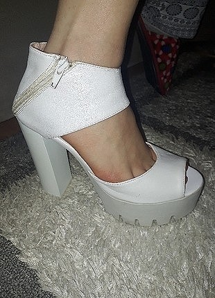 beyaz şık ayakkabı