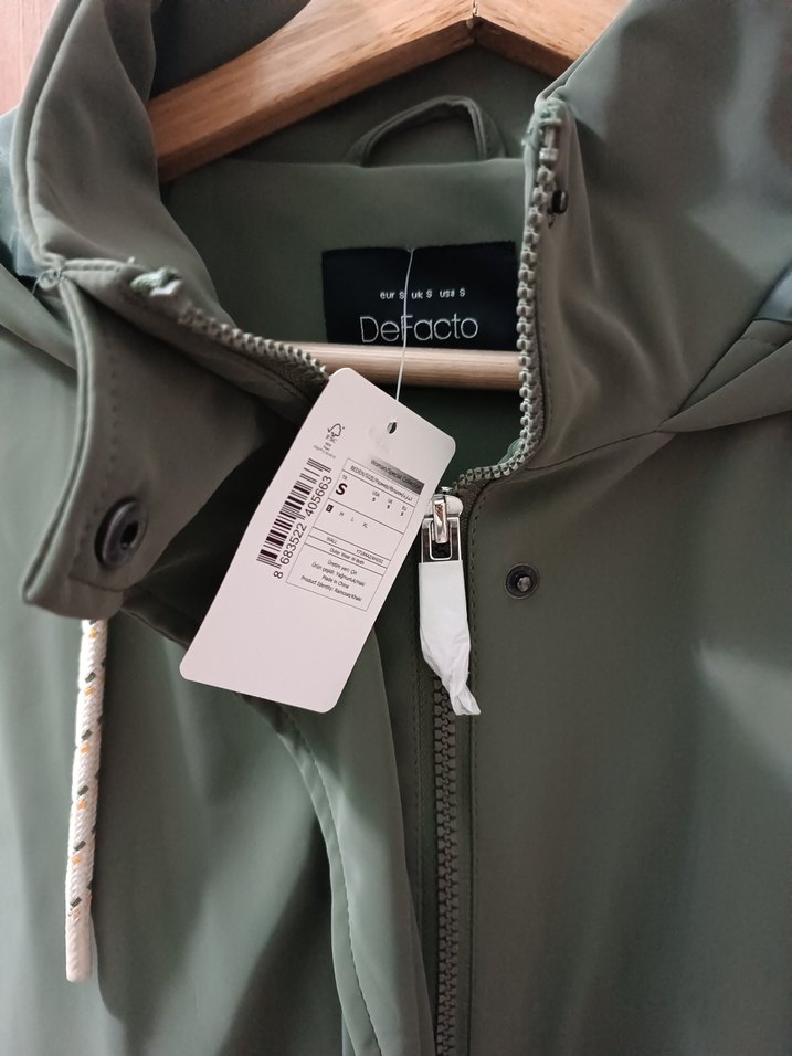 Uzun Düğmeli Yağmurluk - Görsel 3