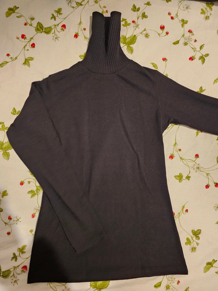 Siyah Boğazlı Kadın Kazak - Görsel 3