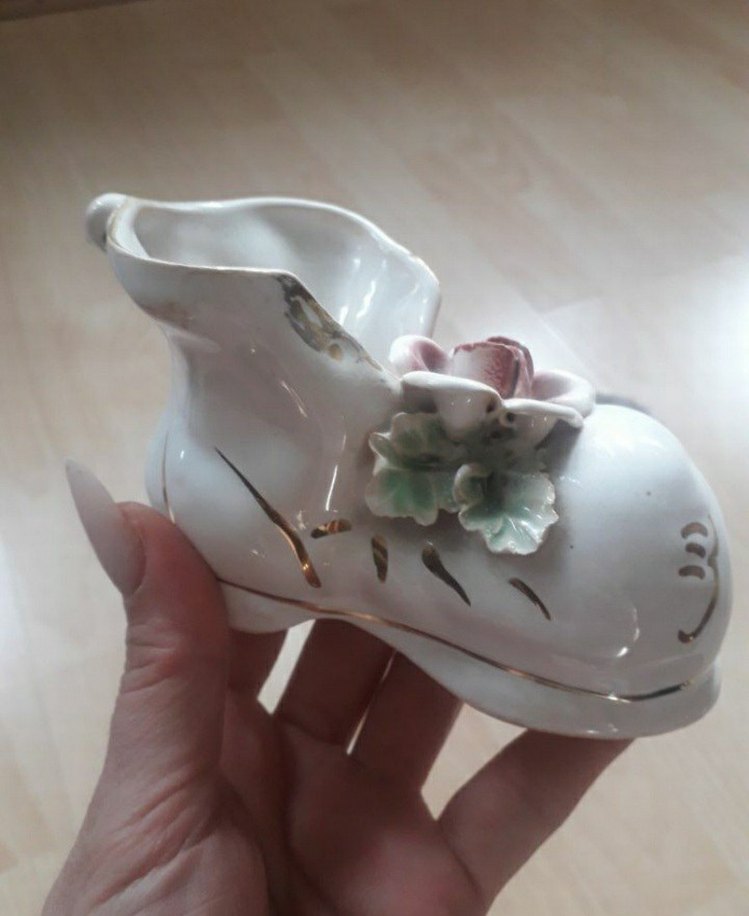 Pastel Beyaz Çiçek Detaylı Seramik Vazo - Görsel 2