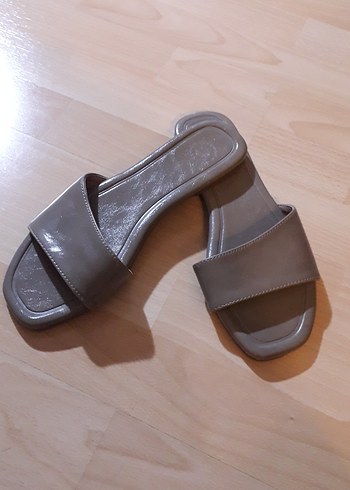 Koyu Bej Kadın Düz Terlik - Görsel 2