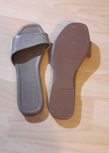 Koyu Bej Kadın Düz Terlik - Görsel 3