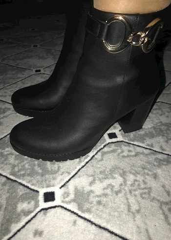 Siyah Deri Kadın Botlar Tokalı Topuklu - Görsel 4