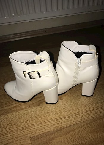 Beyaz Dolgu Topuklu Kadın Bot - Görsel 4