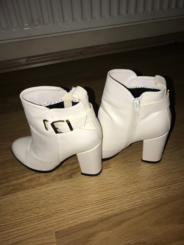 Beyaz Dolgu Topuklu Kadın Bot - Görsel 4
