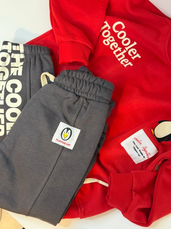 Erkek Çocuk Kırmızı Sweatshirt ve Siyah Eşofman - Görsel 5