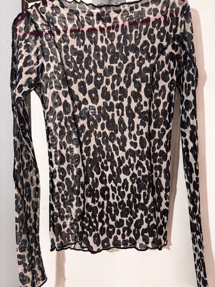 Kadın Gri Leopar Desenli Dantel Detaylı Bluz - Görsel 2