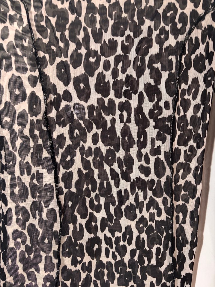 Kadın Gri Leopar Desenli Dantel Detaylı Bluz - Görsel 3