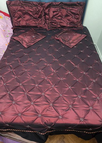 Bordo Nakışlı Yatak Örtüsü - Görsel 2