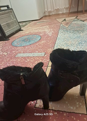 Tokalı Siyah Yüksek Topuklu Gotik Bot - Görsel 3