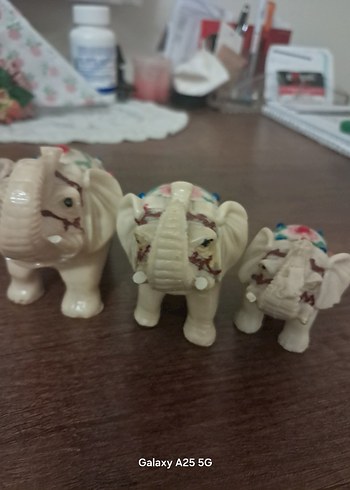 Renkli Detaylı Beyaz Fil Figürleri 11x7 - Görsel 2