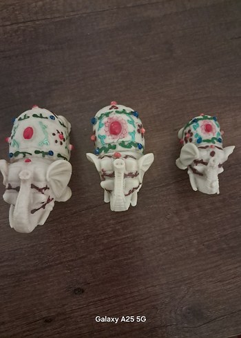 Renkli Detaylı Beyaz Fil Figürleri 11x7 - Görsel 3