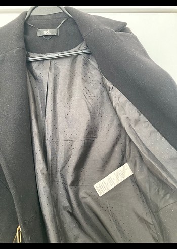 Siyah Düğmeli Kadın Kaban - Görsel 4