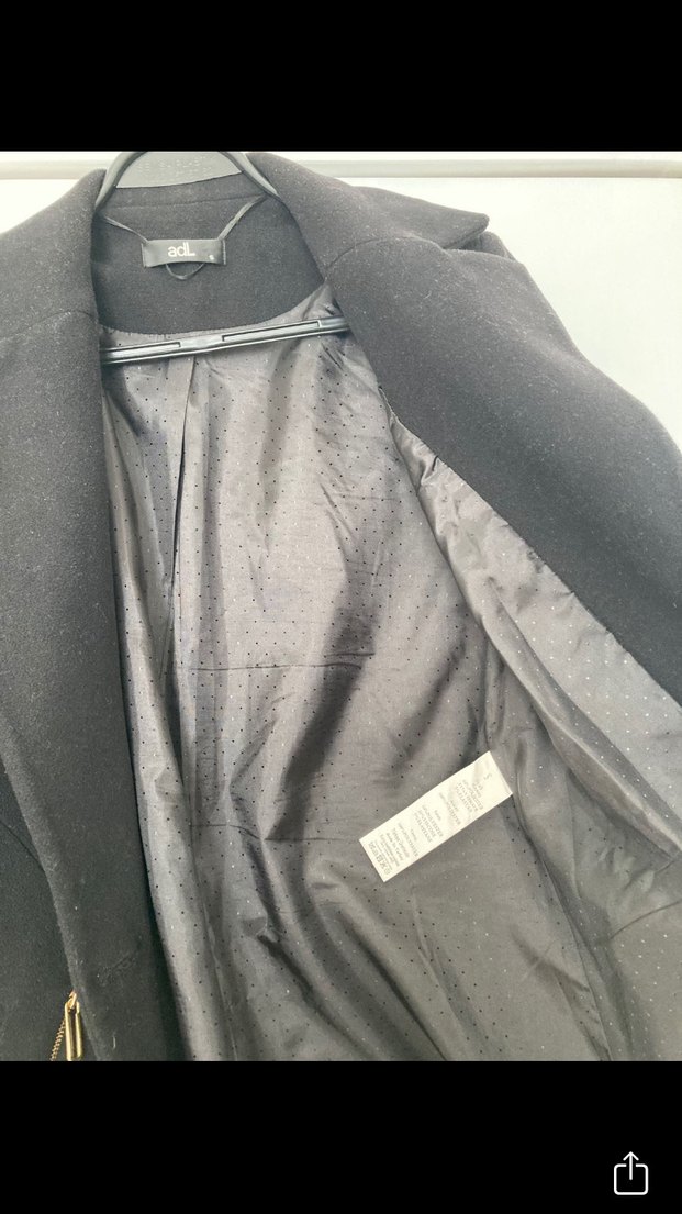 Siyah Düğmeli Kadın Kaban - Görsel 4