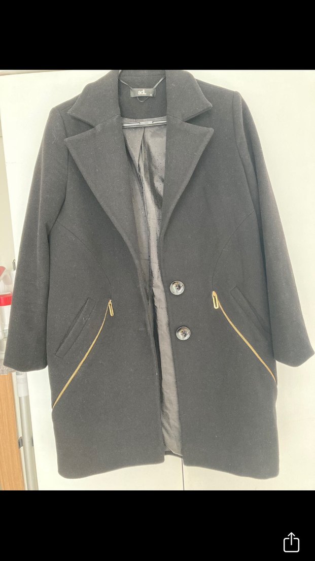 Siyah Düğmeli Kadın Kaban - Görsel 2