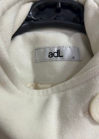 Düğmeli Beyaz Midi Kaban - Görsel 3