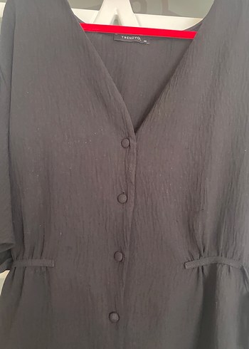 Düğmeli Siyah V Yaka Keten Bluz - Görsel 2