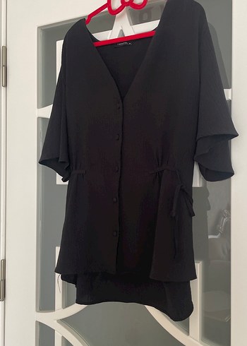 Düğmeli Siyah V Yaka Keten Bluz - Görsel 3