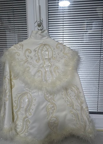 Beyaz Kürklü Nakışlı Çocuk Takımı - Görsel 6