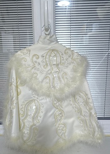 Beyaz Kürklü Nakışlı Çocuk Takımı - Görsel 4