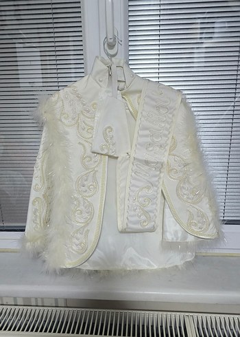 Beyaz Kürklü Nakışlı Çocuk Takımı - Görsel 3