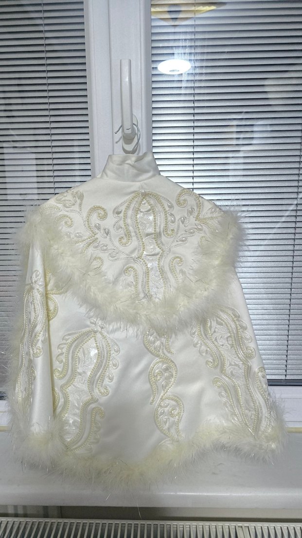 Beyaz Kürklü Nakışlı Çocuk Takımı - Görsel 4