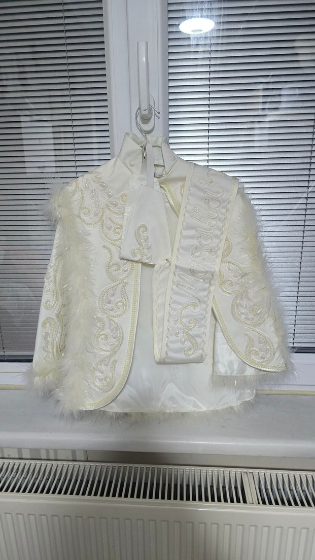 Beyaz Kürklü Nakışlı Çocuk Takımı - Görsel 3