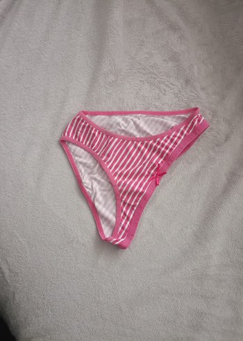 kırmızı cizgi li kadin silip - Görsel 3