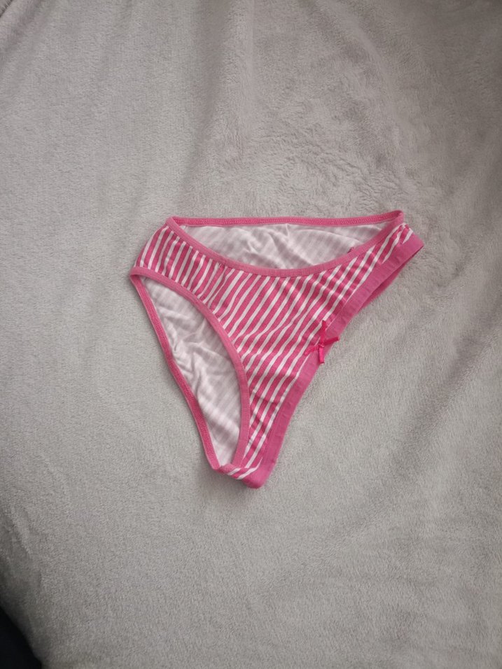 kırmızı cizgi li kadin silip - Görsel 3