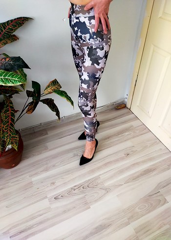 Gri Kamuflaj Desenli Dantel Detaylı Tayt - Görsel 3