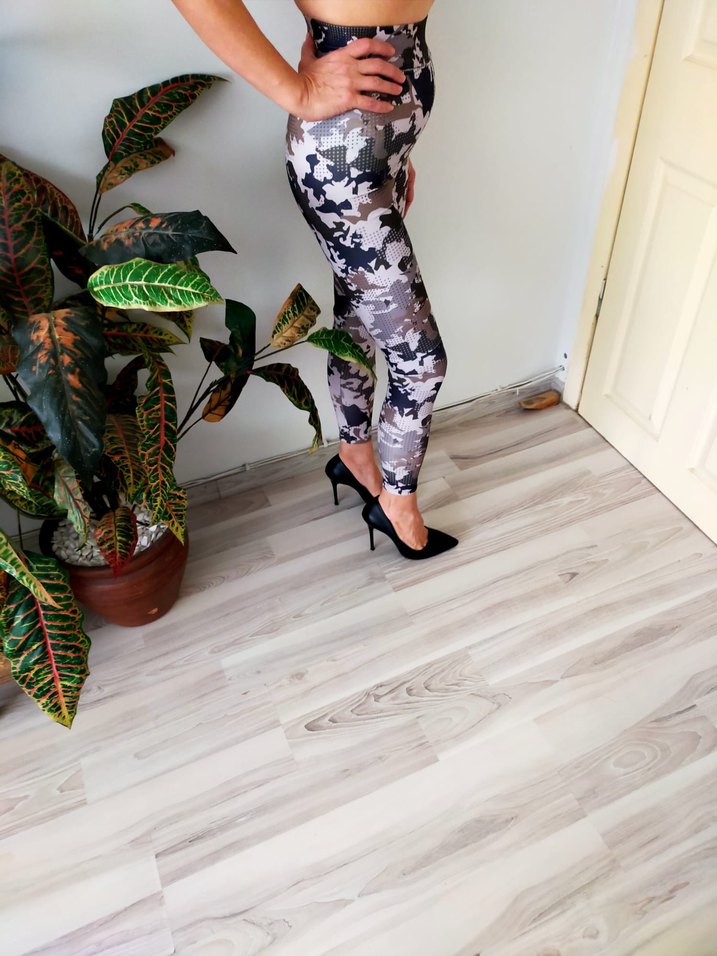 Gri Kamuflaj Desenli Dantel Detaylı Tayt - Görsel 2