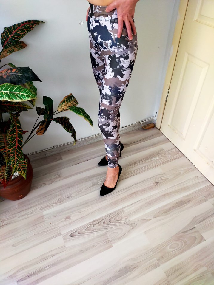 Gri Kamuflaj Desenli Dantel Detaylı Tayt - Görsel 3