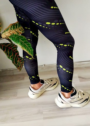 Renkli Yılan Desenli Kısa Spor Tayt - Görsel 5