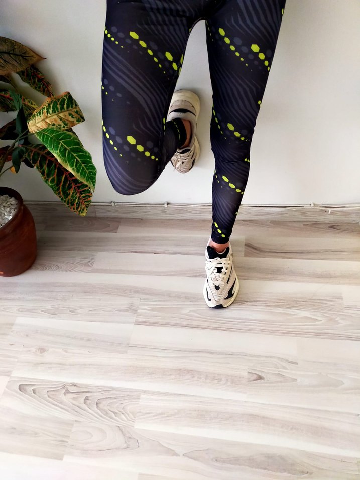 Renkli Yılan Desenli Kısa Spor Tayt - Görsel 3