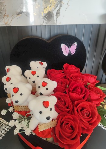 Kırmızı Güller ve Peluş Ayıcıklar Aranjmanı hediyelik süs - Görsel 3