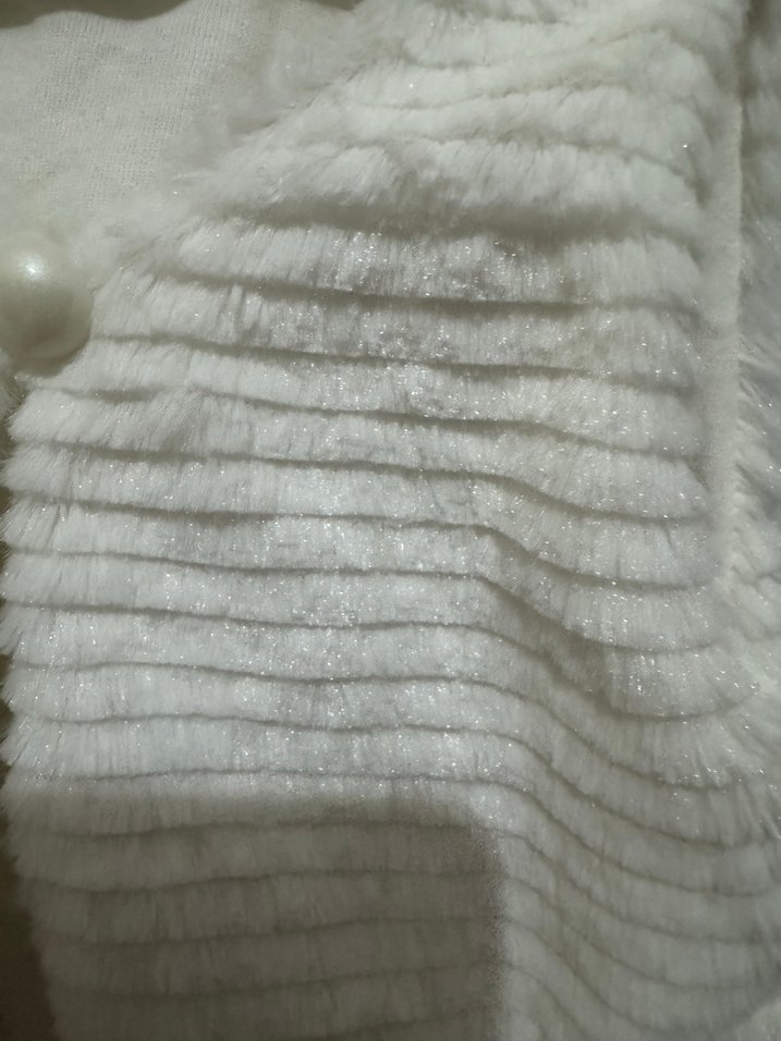 Kız Çocuk Beyaz Kürklü Kolsuz Yelek - Görsel 3