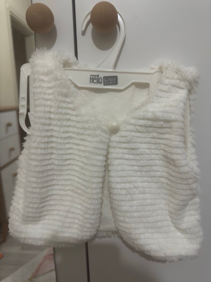 Kız Çocuk Beyaz Kürklü Kolsuz Yelek - Görsel 2