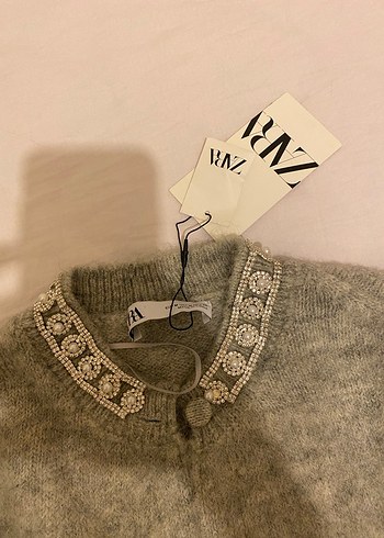 Gri Kısa Kollu Nakışlı Kadın Hırka - Görsel 2