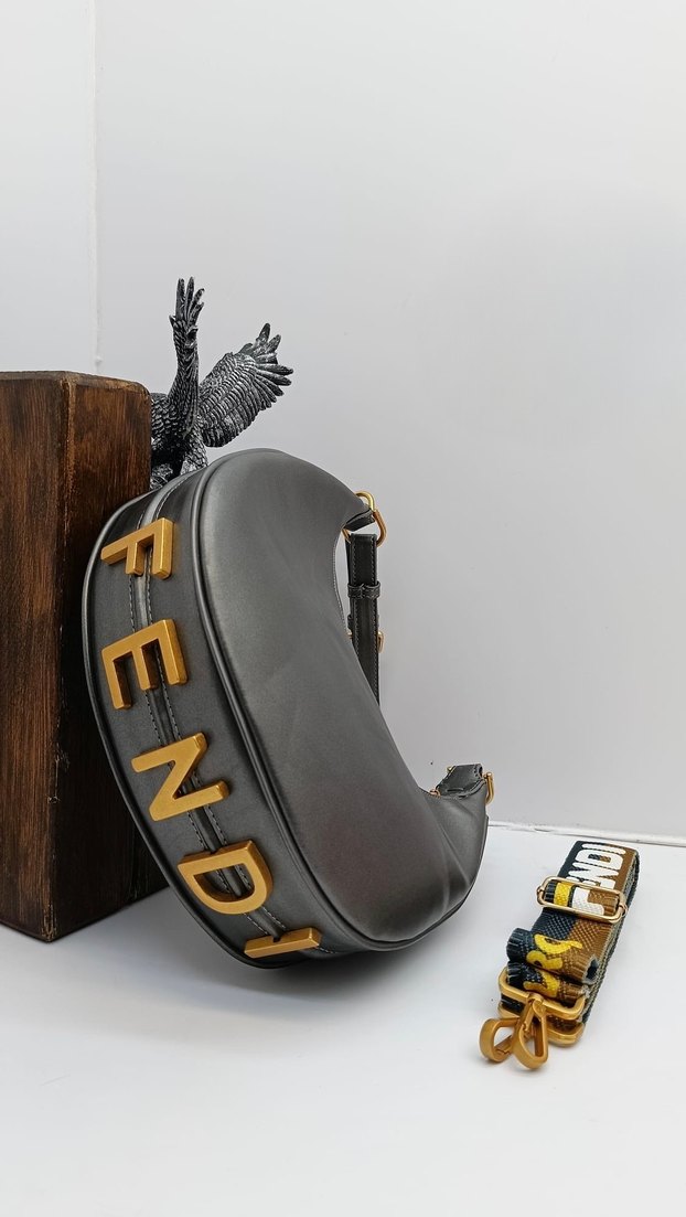 Fendi Deri Kadın Çanta - Görsel 3