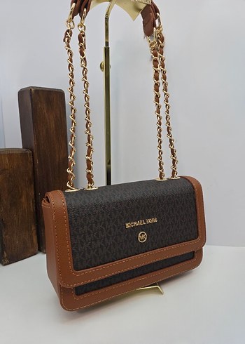 Zincir Detaylı Modern Klasik Kadın Çanta - Görsel 4