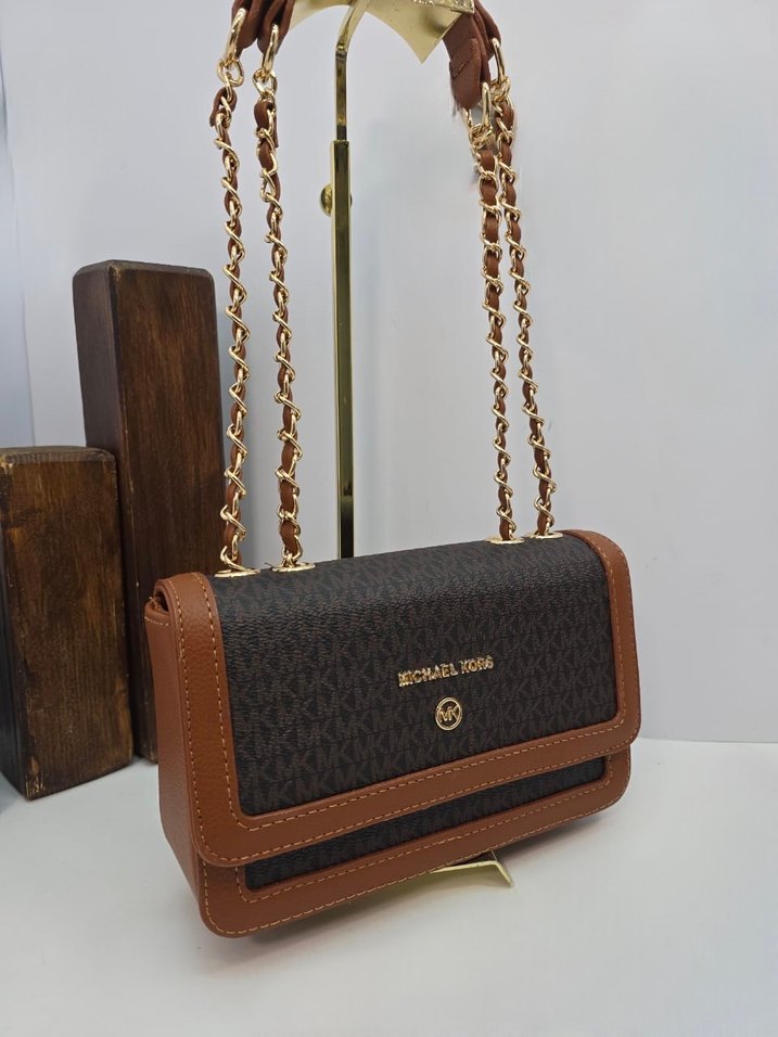 Zincir Detaylı Modern Klasik Kadın Çanta - Görsel 4