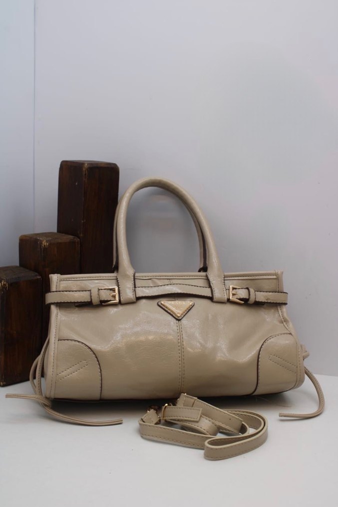 Parlak Kadın Deri Omuz Çantası - Görsel 3