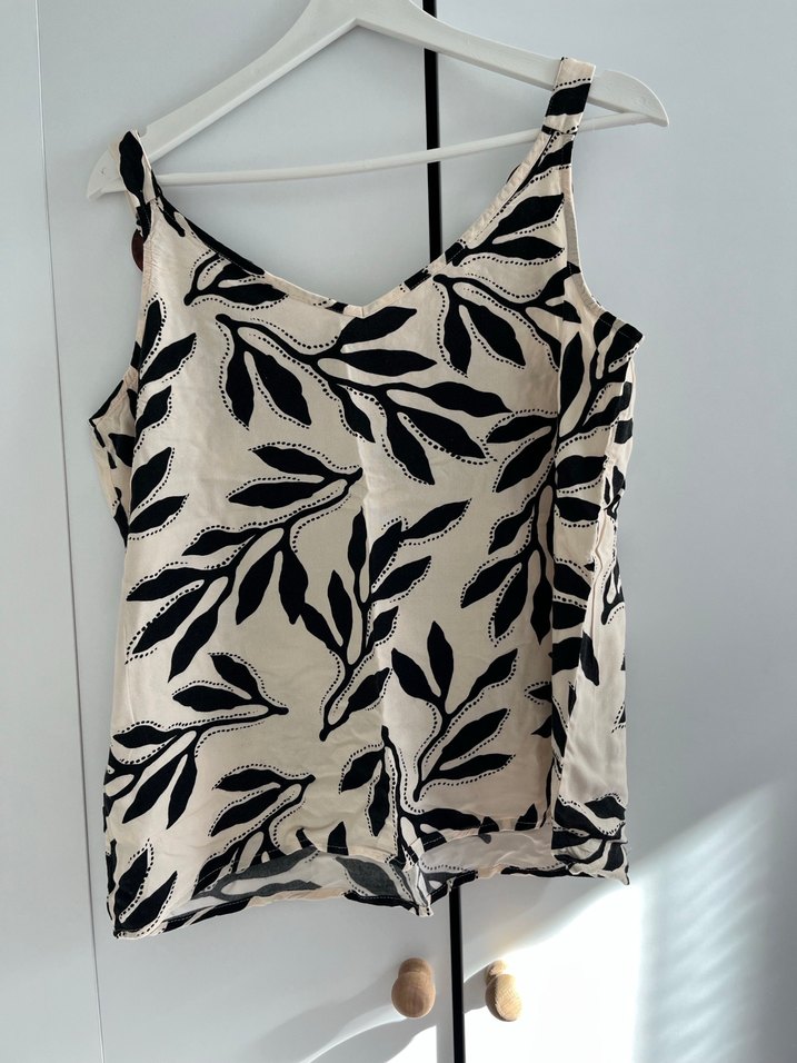 Siyah Desenli Bej Askılı Bluz - Görsel 4