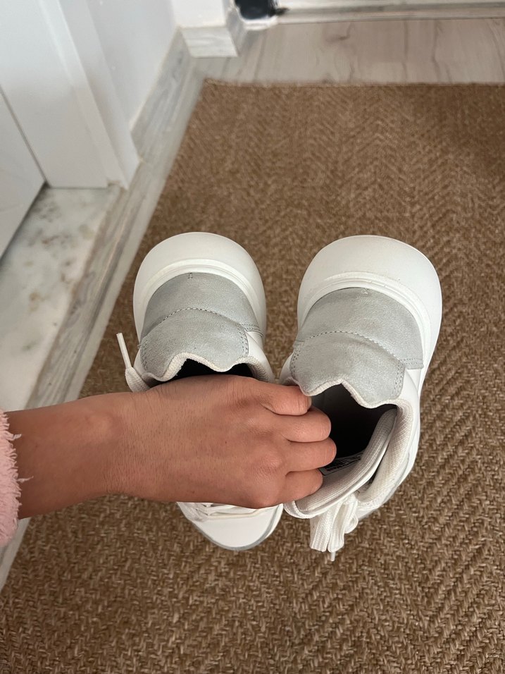 Gri Detaylı Beyaz Bağcıklı Kadın Spor Ayakkabı - Görsel 2