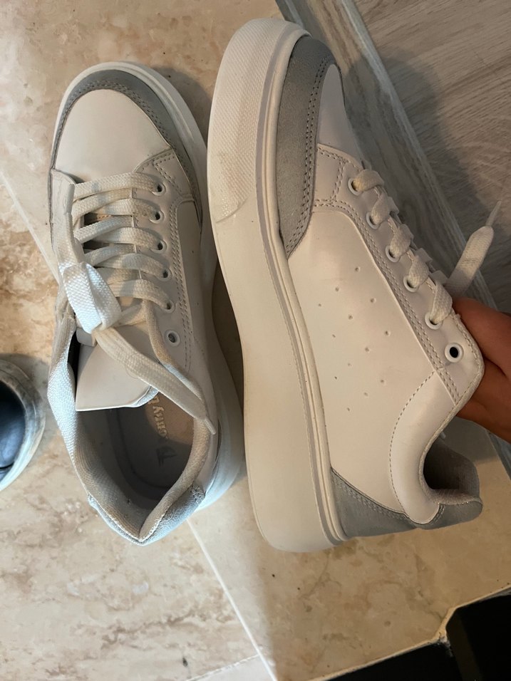 Gri Detaylı Beyaz Bağcıklı Kadın Spor Ayakkabı - Görsel 5