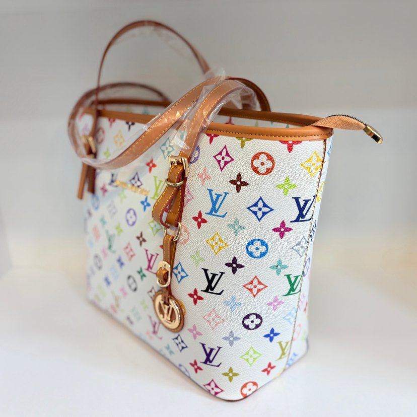 Beyaz Deri Çiçek Desenli Kadın Çantası - Görsel 4